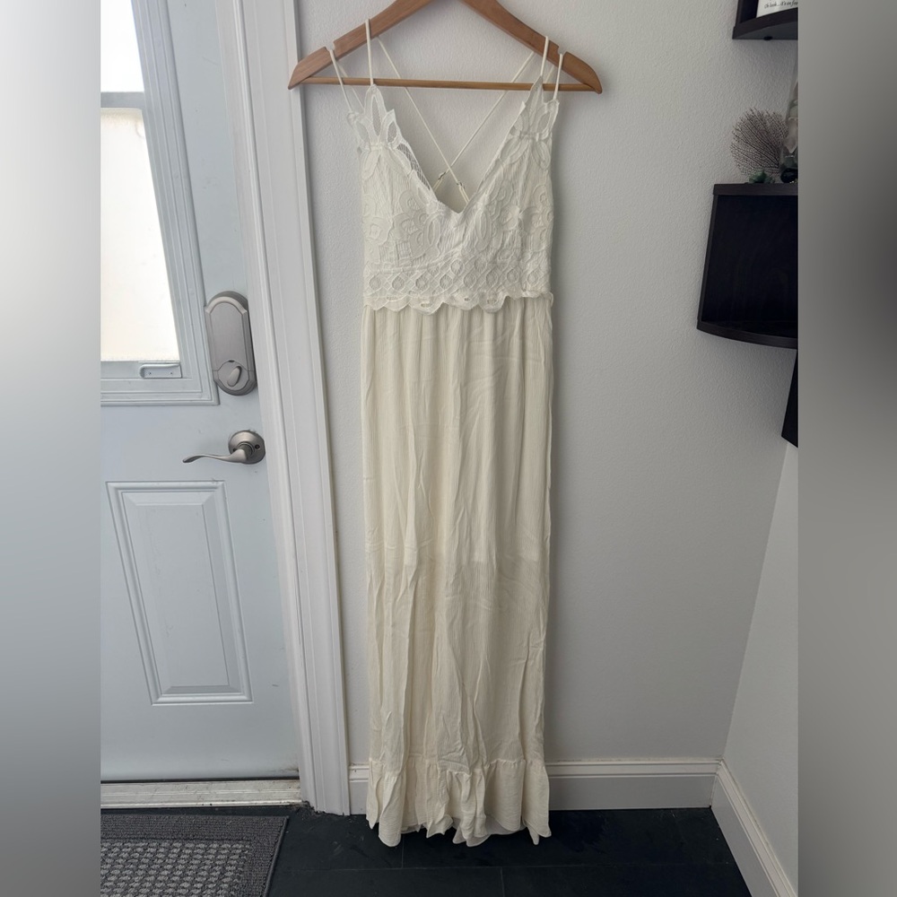 • Francesca’s • Blue Rain NWOT White Lace Maxi Dress Medium